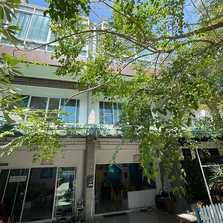 Baan Oui Guest House - Nai Harn Phuket Exterior photo