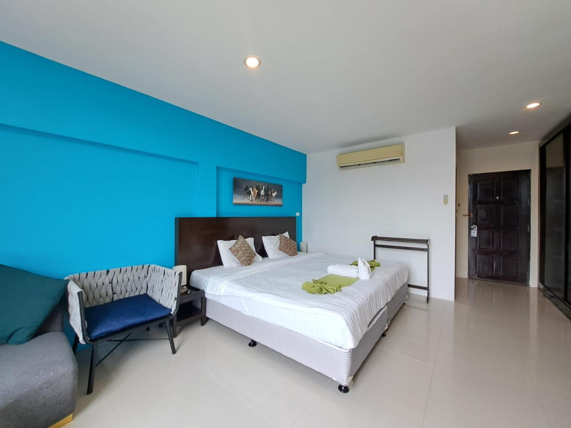 Baan Oui Guest House - Nai Harn Phuket Exterior photo